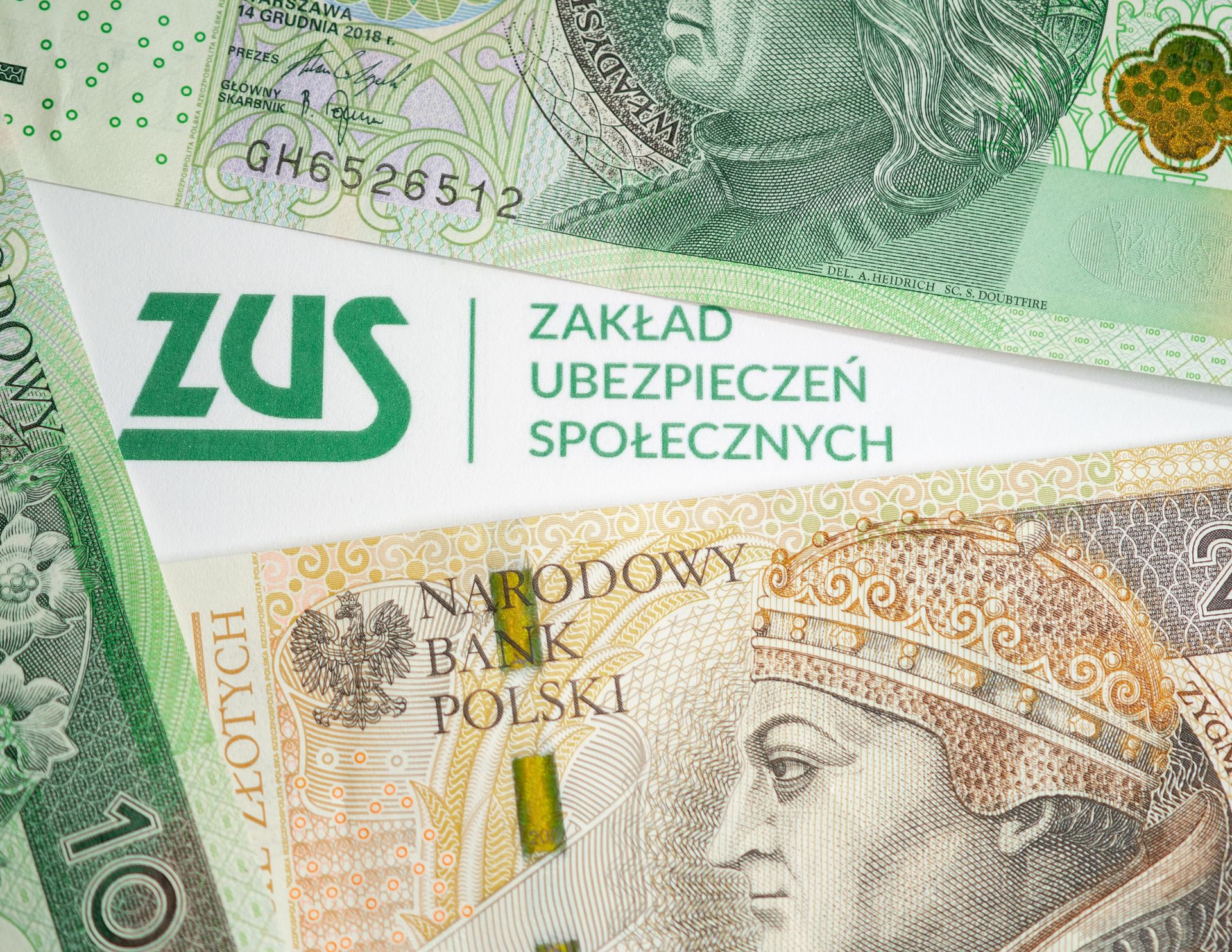 Emerytury w górę: Znamy najnowsze dane ZUS o wypłatach