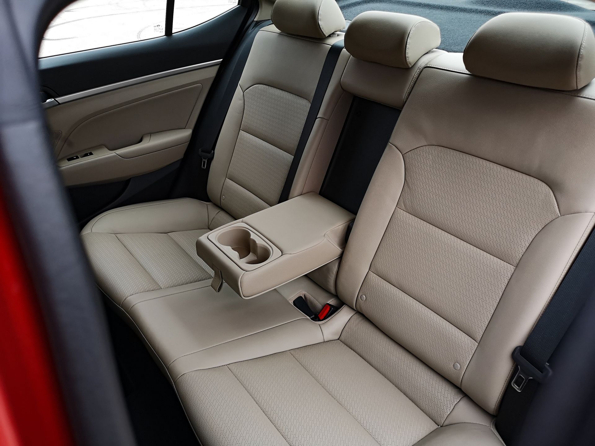 Hyundai Elantra: Hyundai SmartSense, Android Auto i kamera cofania 19