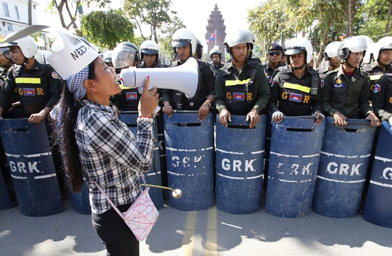 Protesty w Kambodży. Pracownicy fabryk odzieżowych wywalczyli podwyzki?