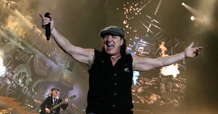 Koniec AC/DC?