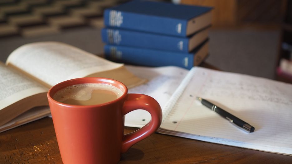 Studenci powracający na uczelnię powinni pamiętać o odnowieniu ważności legitymacji studenckiej. 