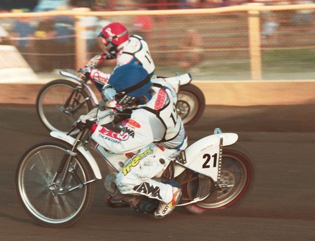 Todd Wiltshire (w kasku niebieskim) w meczu w lidze polskiej w 2000 roku