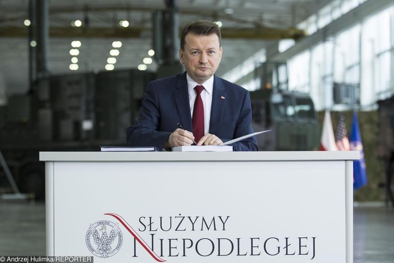 Po blisko trzech latach negocjacji w obecności prezydenta Andrzeja Dudy, Mariusz Błaszczak podpisał ważna dla obronności Polski umowę.