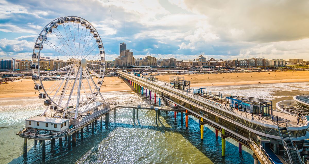 Scheveningen, dzielnica Hagi, to nowoczesny kurort z piaszczystymi plażami