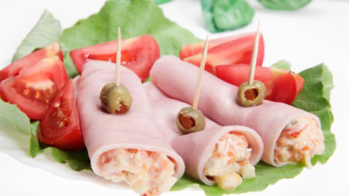 Roladki z szynki na pewno pozytywnie zaskoczą naszych gości i będą pysznym urozmaiceniem wielkanocnego menu