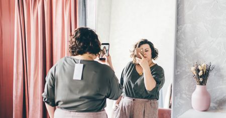 Popularna sieciówka powiększa rozmiary ubrań. "Modnie pragną wyglądać nie tylko młode i szczupłe"