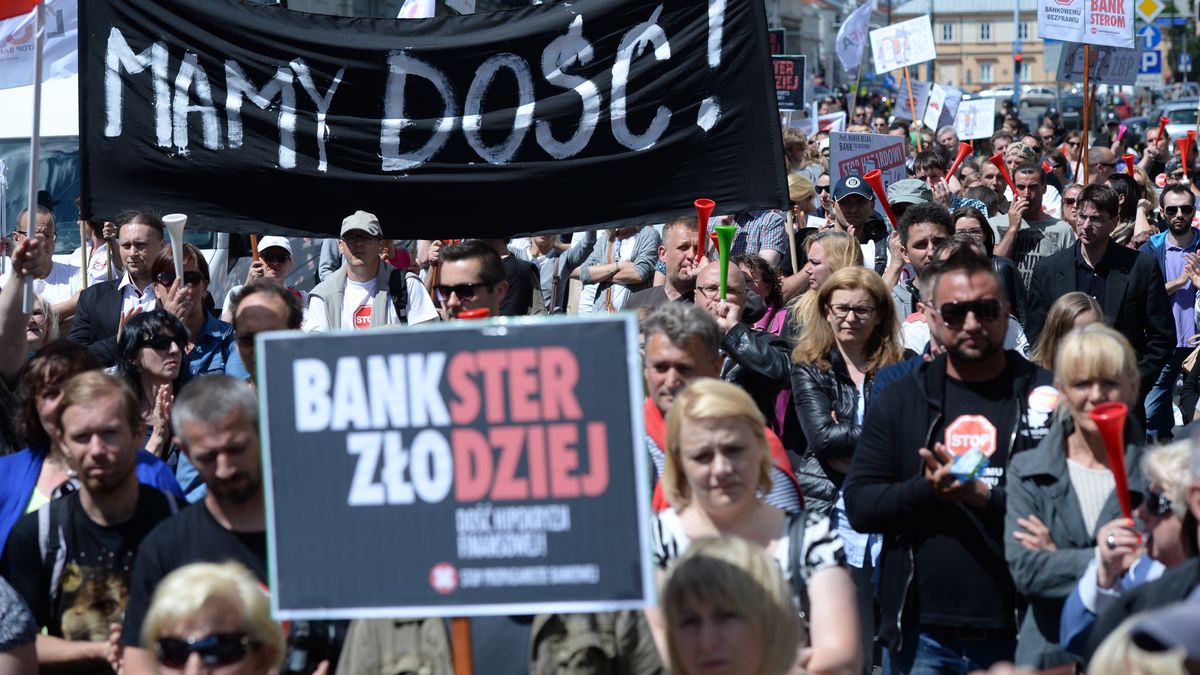 manifestacja poszkodowanych przez bankiJacek Turczykbanki, franki, kredyty, manifestacja, protest, walutowe, bankster z�odziej, demonstracja, frankowicze, kredyty bankowe, we frankach