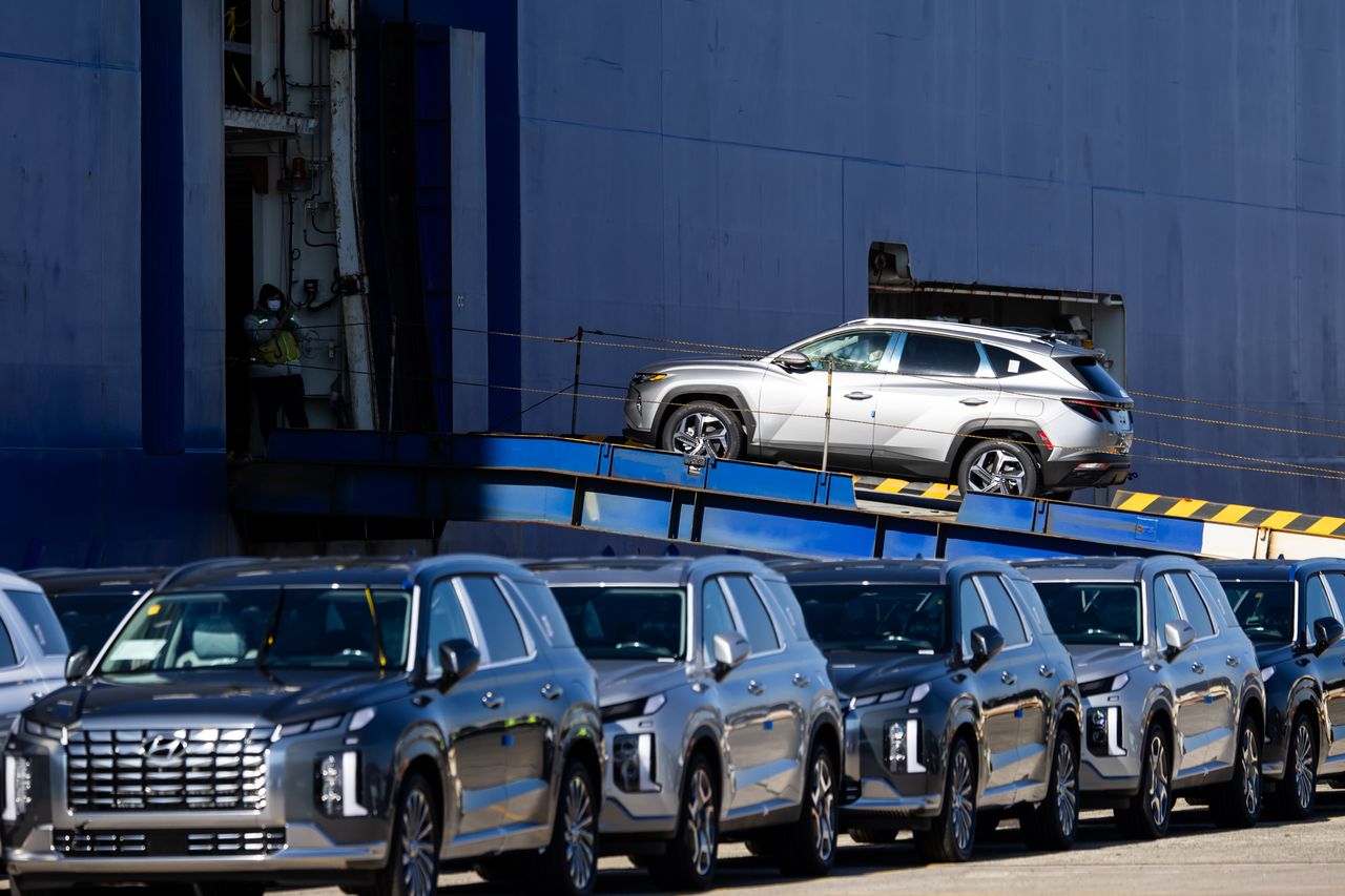 Branża motoryzacyjna walczy z czasem. Chcą zdążyć przed cłami Trumpa