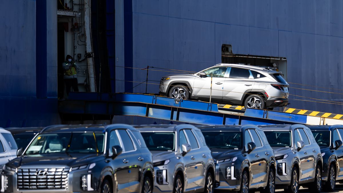 Branża motoryzacyjna walczy z czasem. Chcą zdążyć przed cłami Trumpa