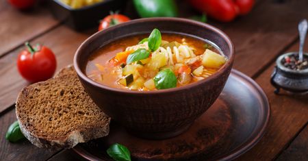 Minestrone. Jak zrobić włoską zupę zgodnie ze wskazówkami Magdy Gessler?