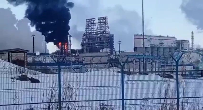 Ogromny pożar w Rosji. Płonie rafineria Łukoil 