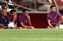 Dziwne zachowanie piłkarza Barcelony na ławce (WIDEO)