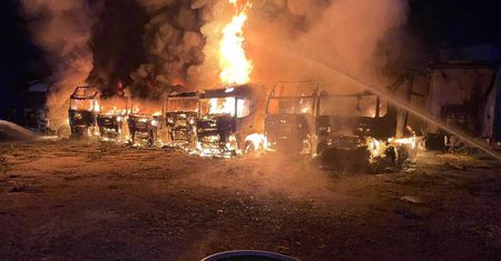 Pożar na północy kraju. Spłonęło dziewięć aut ciężarowych