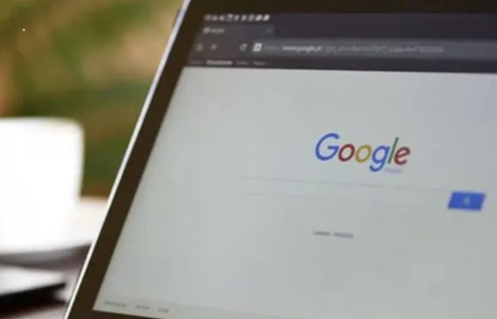 Coraz więcej Polaków chce zniknąć z internetu. Piszą do Google