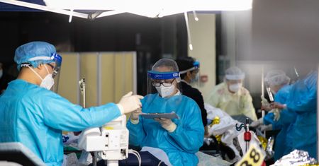88 proc. śmiertelności. Wirus rozprzestrzenia się po świecie