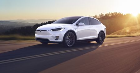 Jego tesla ciągle się psuła, więc sprawa trafiła do sądu. Wygrał, ale musiał podpisać nietypowe oświadczenie