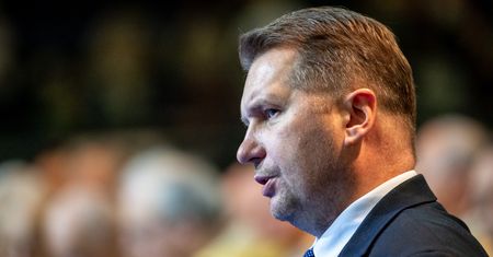 Czarnek w kościele z samego rana. "Dobrego Adwentu"