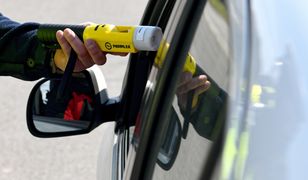 Pijany wiózł dziecko. Po auto przyjechał szwagier bez prawa jazdy