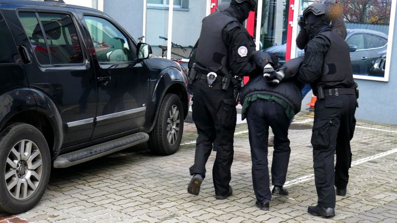 Funkcjonariusze przeszukali 20 mieszkań i firm w kilku miastach Polski