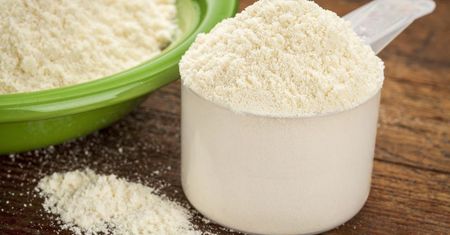 Dodatek białkowy na bazie mleka marki Muscle Milk, sproszkowany
