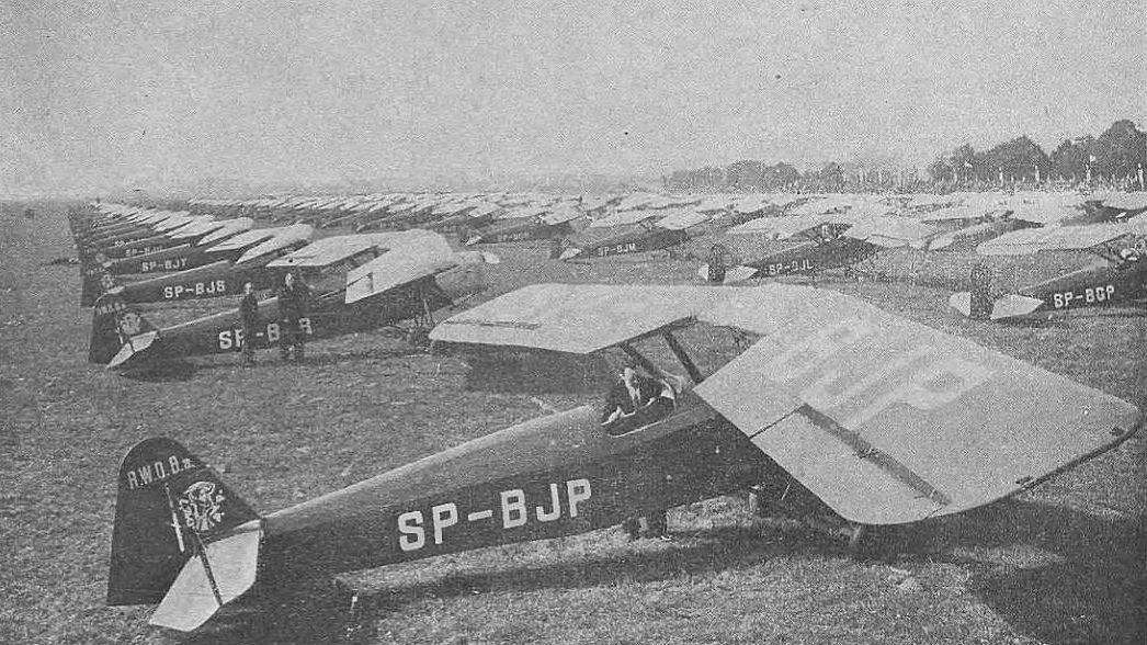 Takiego widoku nie było od 1939 roku. Legendarny polski samolot znowu poleciał 1