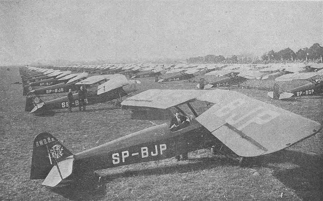 Takiego widoku nie było od 1939 roku. Legendarny polski samolot znowu poleciał 1