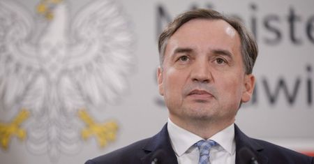 To on leczył ojca Zbigniewa Ziobry. "Aparat państwa potrafi każdego zmiażdżyć"