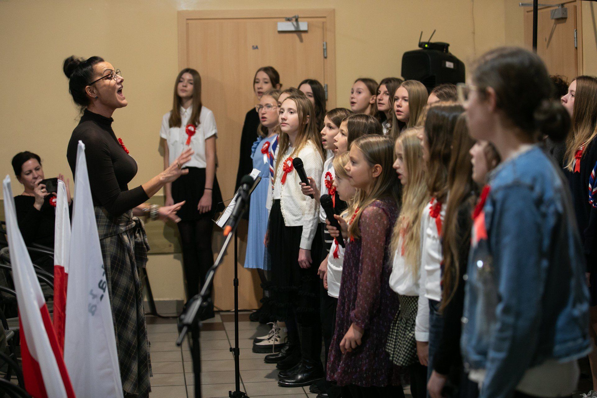 Film &#34;W karbidowym pyle. Smukała 1941-1943&#34; upamiętnia ofiary obozu przesiedleńczego. W czasie okupacji więziono tam około 4000 osób, z czego około 400 zmarło - w większości dzieci.