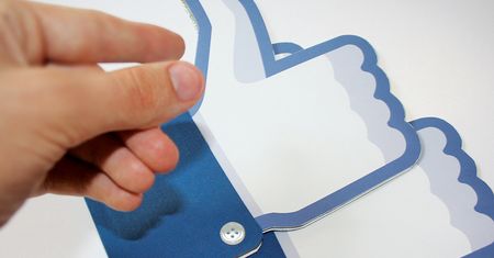 Facebook zapłacił 10-latkowi 10 tys. dolarów