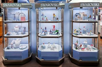 Zuchwały napad na sklep Swarovski w Paryżu. Straty na 200 tys. euro