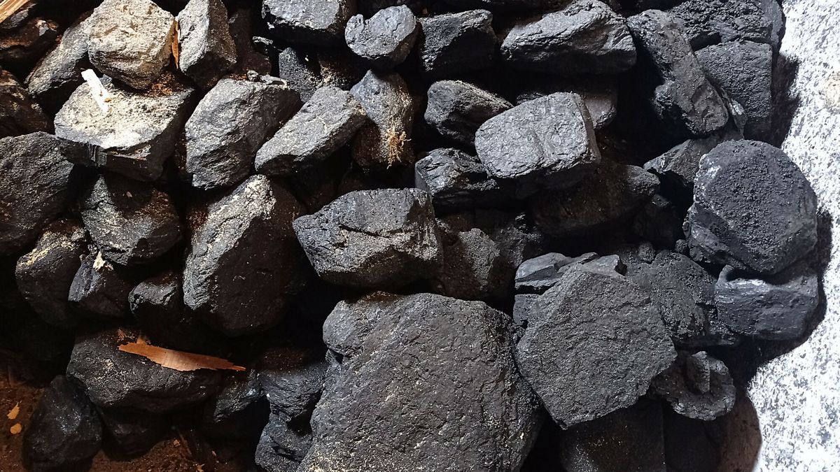 "Wyborcza" ostrzega, że wysokie ceny węgla to niejedyny problem. Surowca może tej zimy zabraknąć