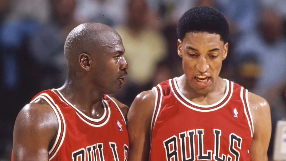 Michael Jordan (z lewej) i Scottie Pippen