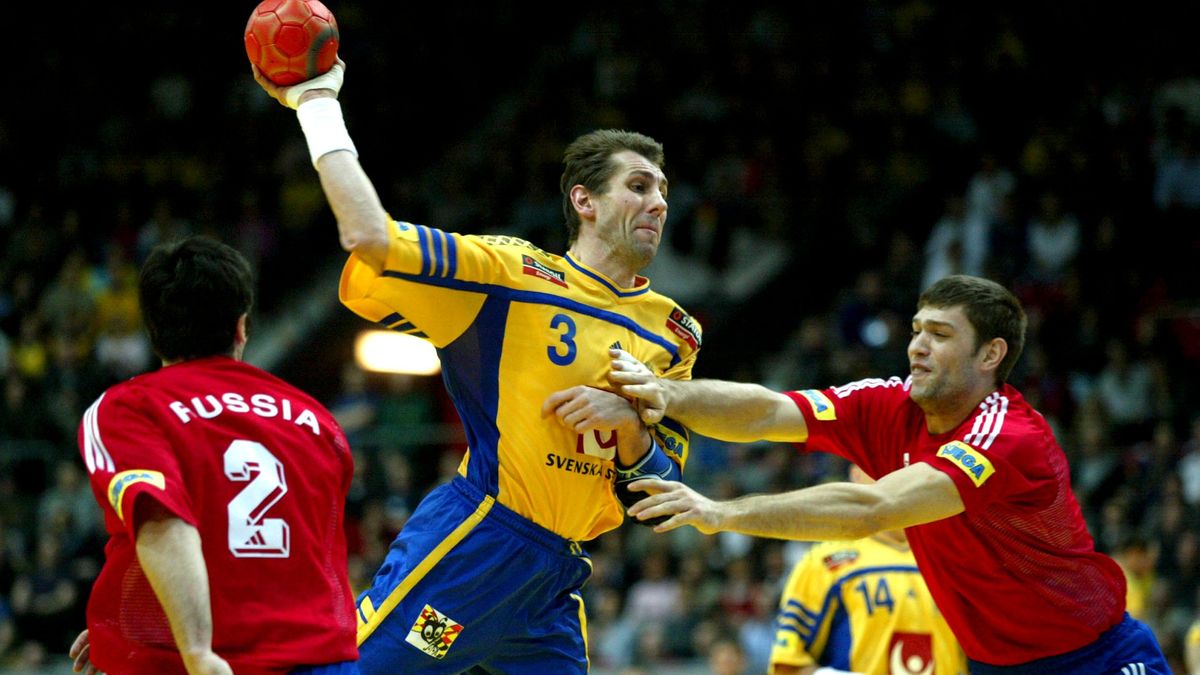 PAP/EPA / JESSICA GOW / Na zdjęciu: Magnus Wislander (w środku)