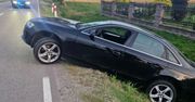 Kierowca audi był tak pijany, że skręcając do domu nie trafił w drogę. Auto kupił dzień wcześniej