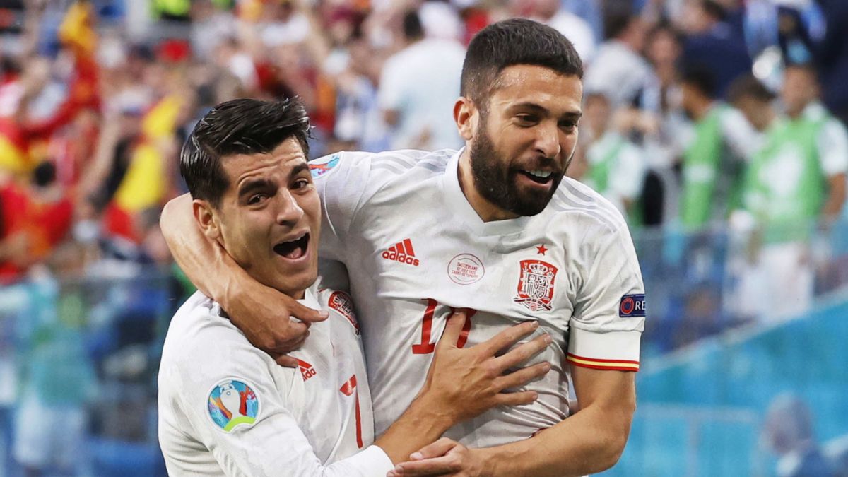 PAP/EPA / Anatoly Maltsev  / Na zdjęciu: Jordi Alba i Alvaro Morata