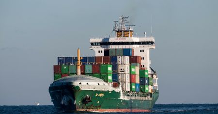 Ulubiony kraj Polaków w coraz trudniejszej sytuacji. Kolejny armator woli omijać Kanał Sueski