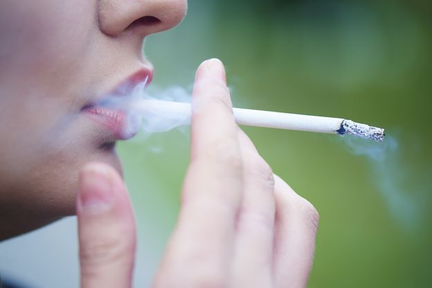 Uzależnieni od dymu. Co roku z powodu palenia papierosów umiera 67 tys. Polaków
