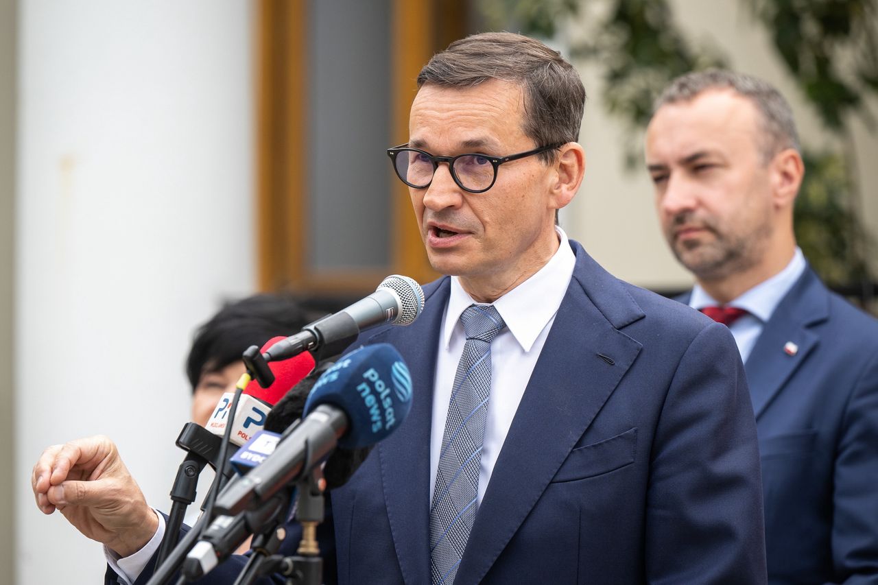 Czarne chmury nad Morawieckim. Wiceminister: pan lepiej szuka raczej prawnika