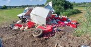 27-latek zasnął za kierownicą dostawczaka. Po dachowaniu auto zostało kompletnie rozbite