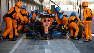 F1. Koronawirus. Alan Jones obwinia McLarena o odwołanie wyścigu. "To ten zespół wyciągnął wtyczkę"