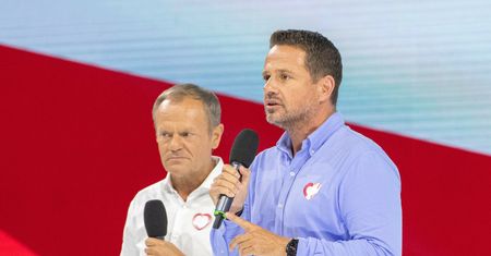 Zamieszanie w rządzie o 800+ dla Ukraińców. Ludzie w KO zirytowani, musiał interweniować Tusk
