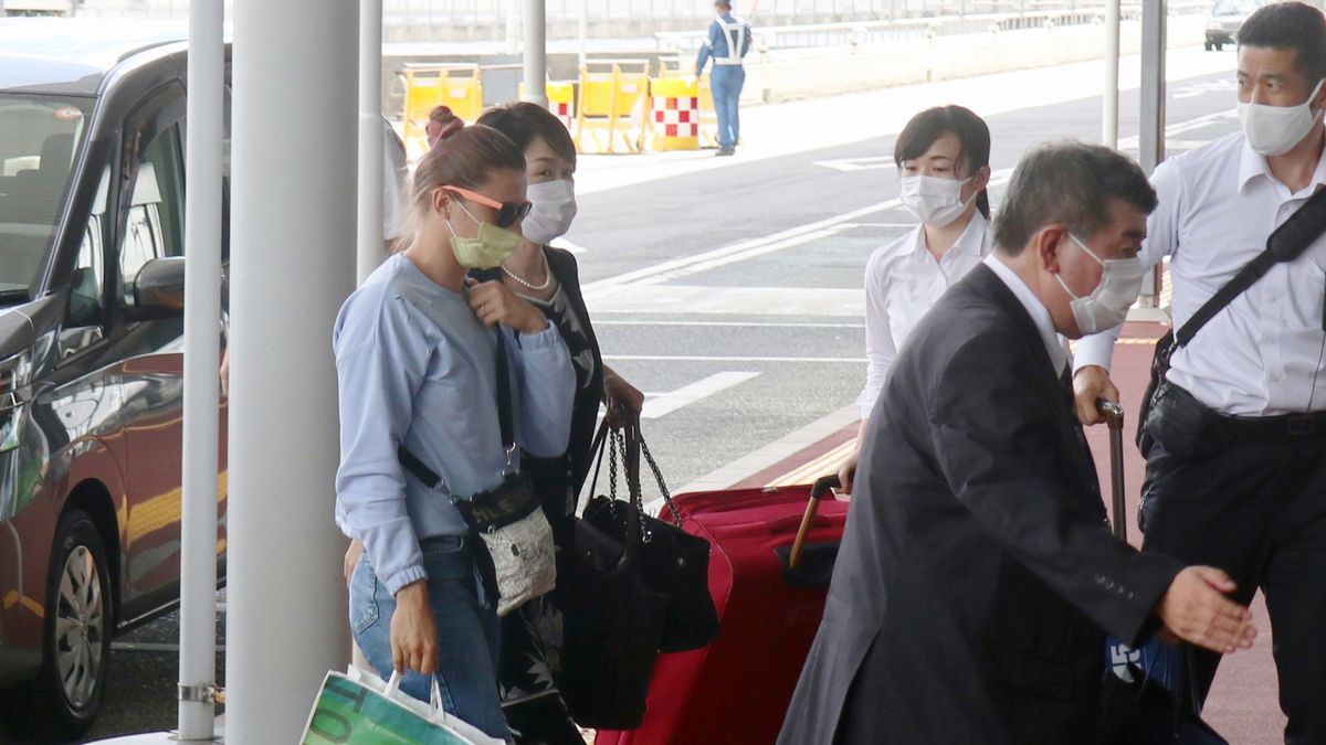 Zdjęcie okładkowe artykułu: PAP/EPA / JIJI PRESS / Na zdjęciu: Kryscina Cimanouska na lotnisku w Japonii