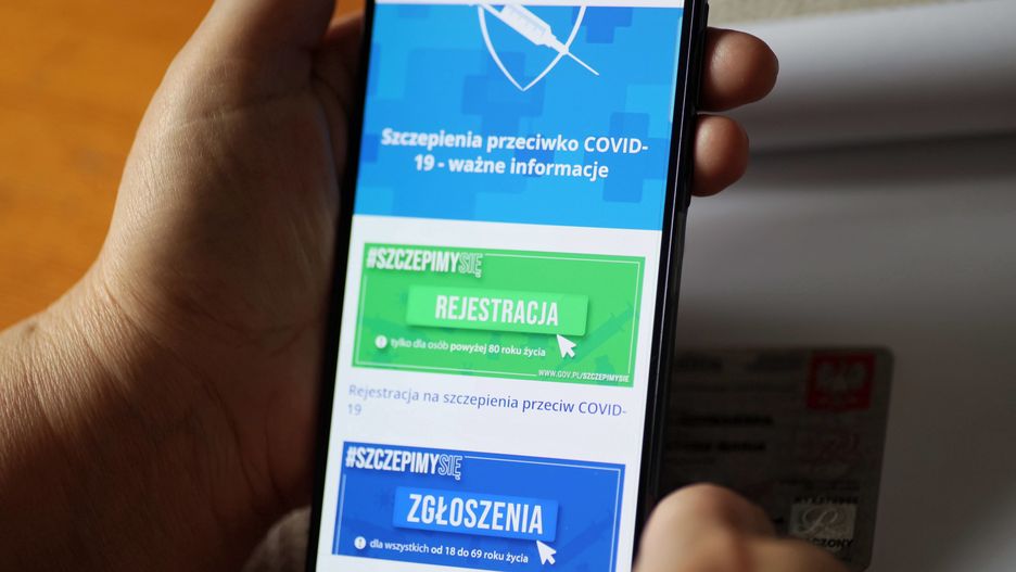 Szczepienie na COVID-19. Nie wszyscy od razu otrzymają maila zwrotnego