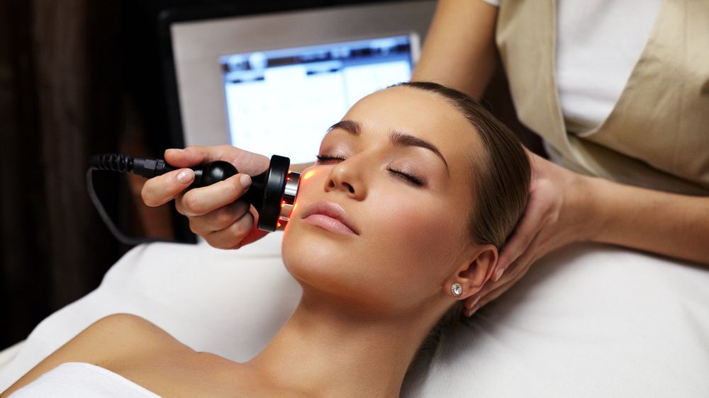 4 zabiegi odmładzające, które nie powodują zmiany rysów twarzy