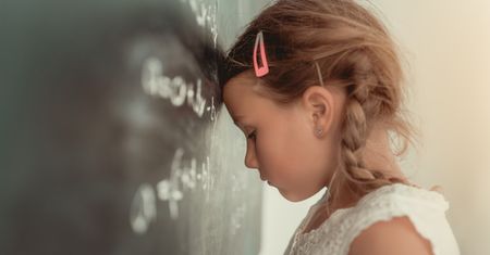 Dziecko z ADHD w szkole. Jak mu pomóc?