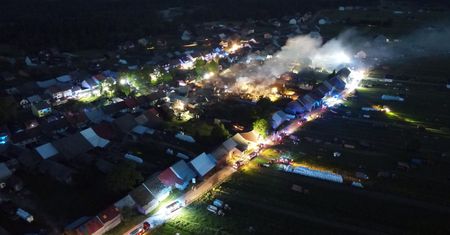 Pożar w Nowej Białej. Strażak relacjonuje akcję gaśniczą. "Dramatyczny obraz"