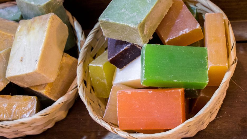 mydło pod prześcieradłem