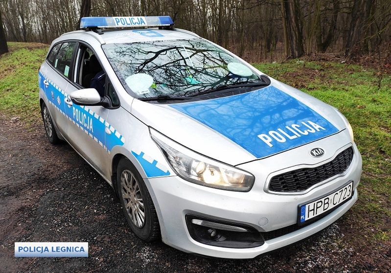 Legnica. Z nożem na policjanta. Funkcjonariusz postrzelił napastnika