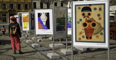 Wrocław. Pocztówki z wizerunkami 48 osiedli. Specjalny projekt na Rynku