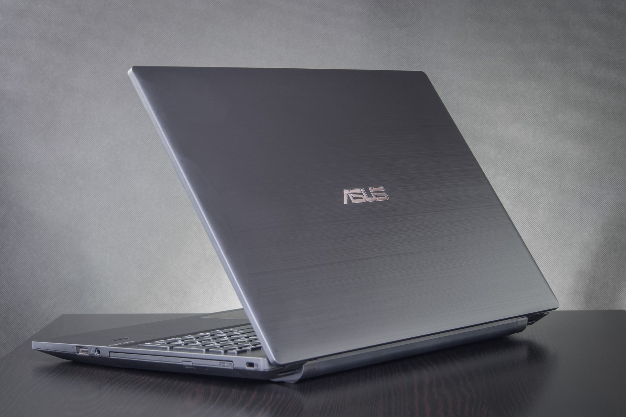 ASUS PRO P2520L: biznesowy atak Tajwańczyków 3